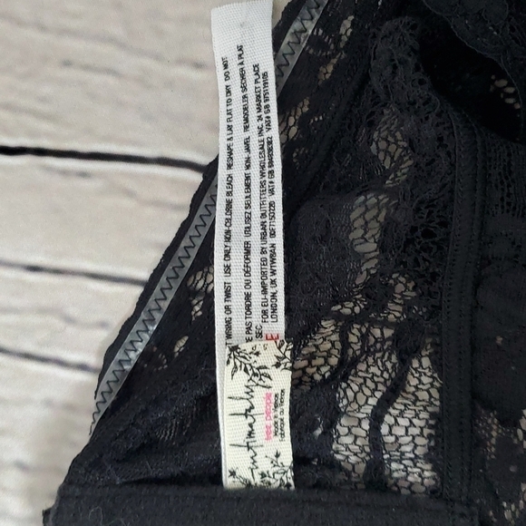 Intimately Free People Black Lace Bandeau Bralette NWT Size Small - Picture 4 of 7